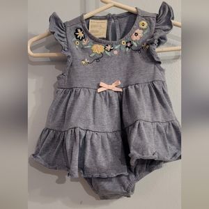 First impressions Gray w pink ribbon floral bouquet green Skirt Onesie 😍